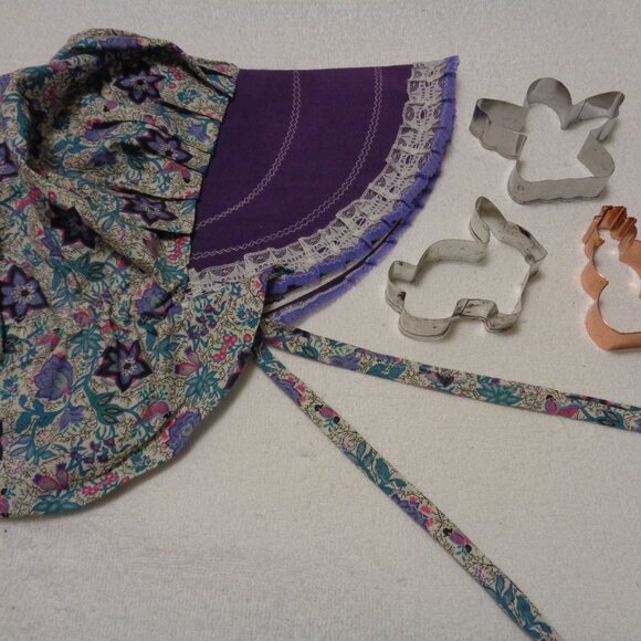COSPLAY WESTERN OLD FASHIONED BONNET & 3 VINTAGE METAL COOKIE CUTTERS LOT main image 13
